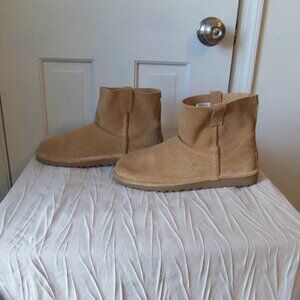 UGG Classic Unlined MIni Perf Boots Tawny Tan sz 9